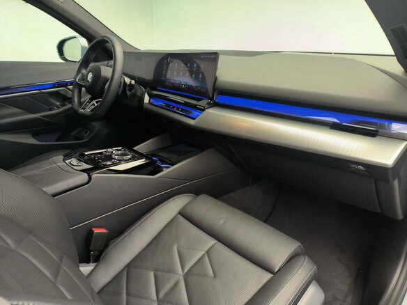 2025 BMW 5 серии 530i xDrive VIII (G60/G61/G68), серый, 8990000 рублей - вид 8