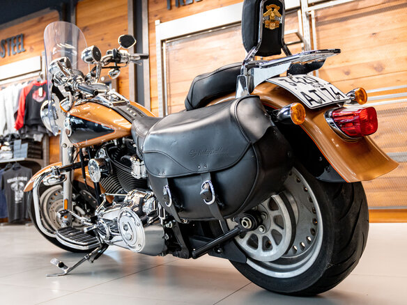2008 Harley-Davidson Fat Boy, золотистый, 1300000 рублей - вид 34