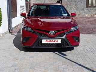 2017 Toyota Camry US Market VIII (XV70), красный, 1909999 рублей, вид 4