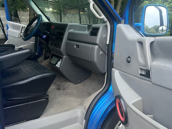 2001 Volkswagen Caravelle T4, синий, 1555550 рублей - вид 7