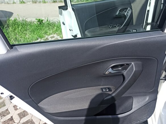 2011 Volkswagen Polo V, белый, 550000 рублей - вид 11