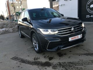 2021 Volkswagen Tiguan II Рестайлинг, чёрный, 4700000 рублей, вид 2