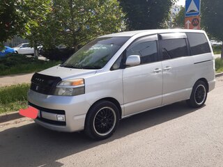 2003 Toyota Voxy I (R60), серебристый, 950000 рублей, вид 1