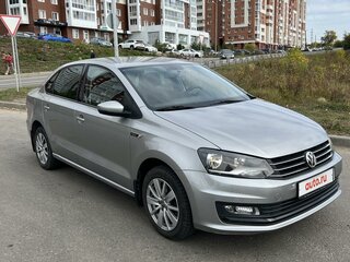 2018 Volkswagen Polo V Рестайлинг, серебристый, 1380179 рублей, вид 3