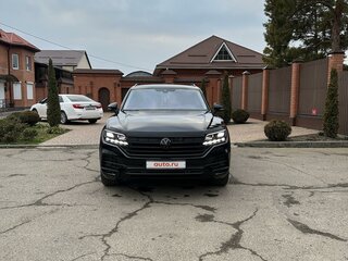 2021 Volkswagen Touareg III, чёрный, 7150000 рублей, вид 1