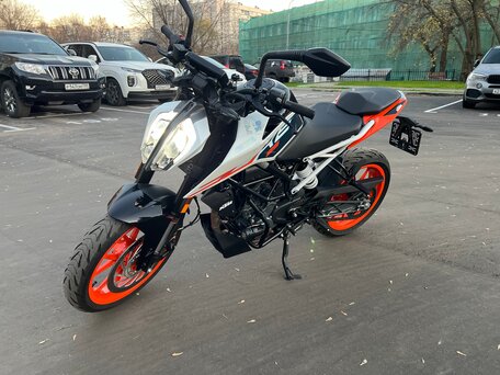 2023 KTM 125 Duke, белый, 559999 рублей, вид 1