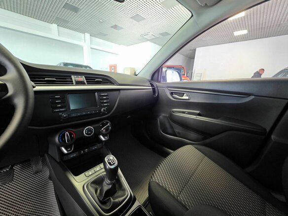 2017 Kia Rio X-Line IV, серебристый, 1380000 рублей - вид 14