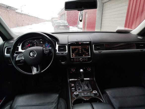 2012 Volkswagen Touareg II, коричневый, 1600000 рублей - вид 18