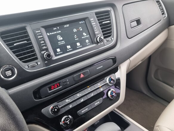 2019 Kia Carnival III, серебристый, 3000000 рублей - вид 12