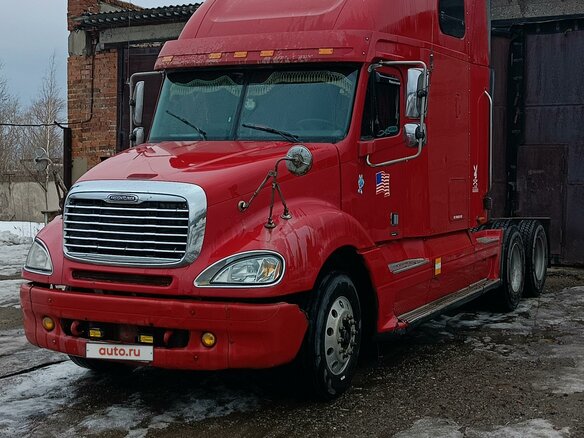 2003 Freightliner Columbia, пурпурный