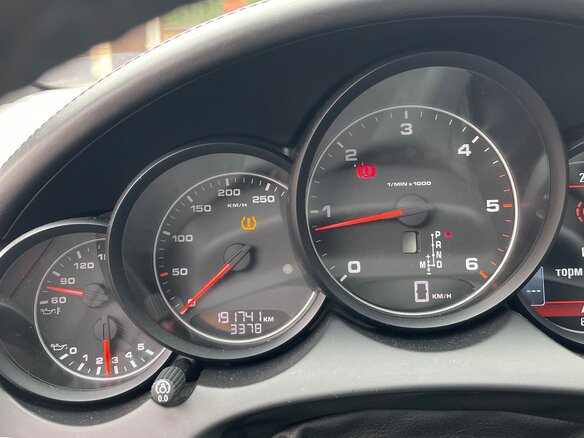 2013 Porsche Cayenne Diesel II (958), красный, 2450000 рублей - вид 5