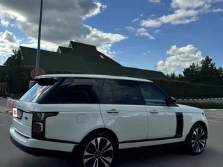 2021 Land Rover Range Rover IV Рестайлинг, белый, 12300000 рублей, вид 4