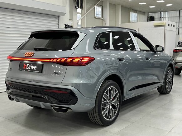 2026 Audi Q5 L III (GU), серый, 6550000 рублей - вид 3