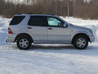 2000 Mercedes-Benz M-Класс 320 I (W163), серебристый, 750000 рублей, вид 4
