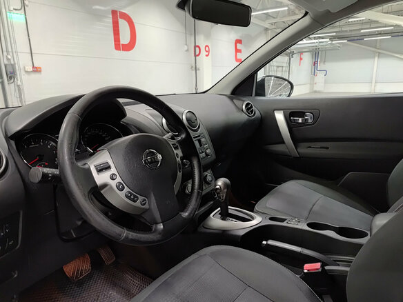 2013 Nissan Qashqai I Рестайлинг, серебристый, 900000 рублей - вид 15