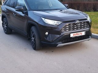 2020 Toyota RAV4 V (XA50), коричневый, 3790000 рублей, вид 1