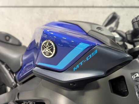 2024 Yamaha MT-09 (FZ-09), синий, 1340510 рублей, вид 4
