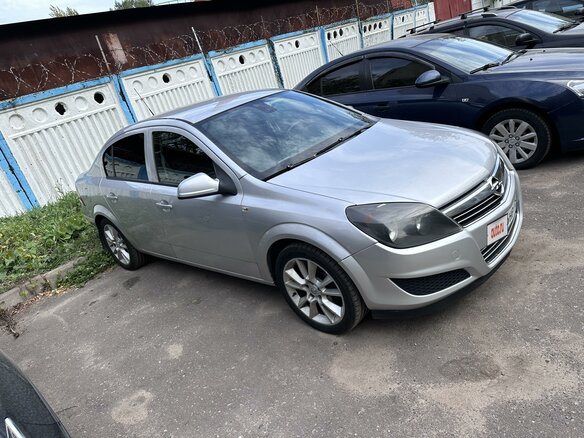 2010 Opel Astra H Рестайлинг, серебристый, 600000 рублей