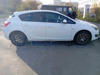 2013 Opel Astra J Рестайлинг, белый, 600000 рублей, вид 4