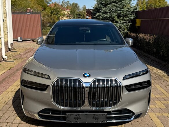 2022 BMW 7 серии 740d xDrive VII (G70), серый, 11000000 рублей - вид 1