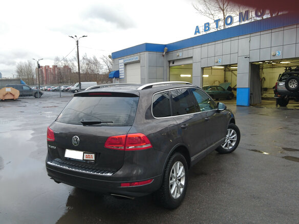 2011 Volkswagen Touareg II, серый - вид 7