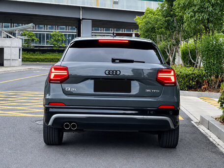 2023 Audi Q2 L 35 TFSI I Рестайлинг, серый, 1785000 рублей, вид 4