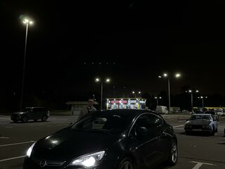 2012 Opel Astra GTC J Рестайлинг, чёрный, 900000 рублей, вид 1