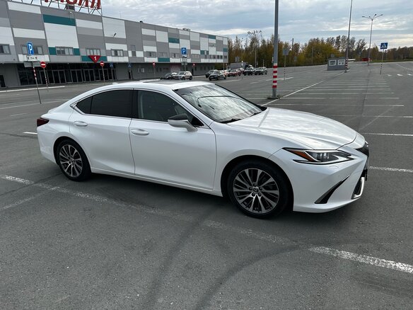 2018 Lexus ES 250 VII, белый, 4250000 рублей - вид 4
