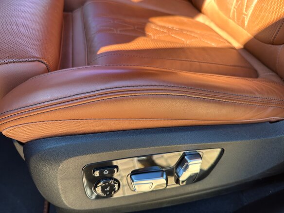 2022 BMW X7 M60i I (G07) Рестайлинг, серый, 11500000 рублей - вид 18