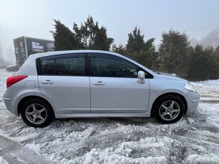 2010 Nissan Tiida I Рестайлинг, серебристый, 750000 рублей, вид 2