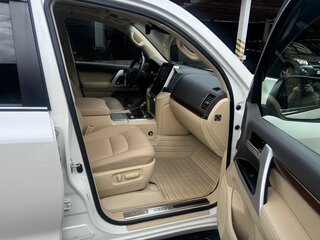 2015 Toyota Land Cruiser 200 Series Рестайлинг 2, белый, 6750000 рублей, вид 5