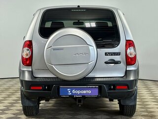 2018 Chevrolet Niva I Рестайлинг, серебристый, 795000 рублей, вид 4