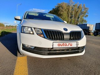 2017 Skoda Octavia III (A7) Рестайлинг, белый, 1440000 рублей, вид 2