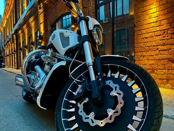 2013 Harley-Davidson V-Rod Muscle, белый, 5100000 рублей - вид 1
