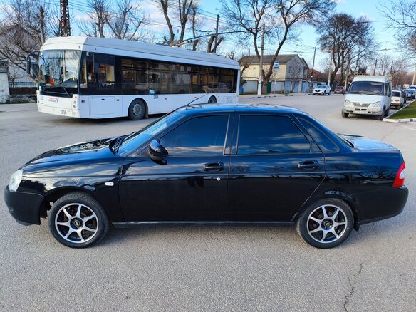 2016 Lada (ВАЗ) Priora I Рестайлинг, чёрный, 580000 рублей - вид 2