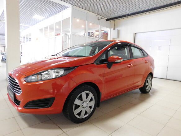 2015 Ford Fiesta Mk6 Рестайлинг, оранжевый - вид 1