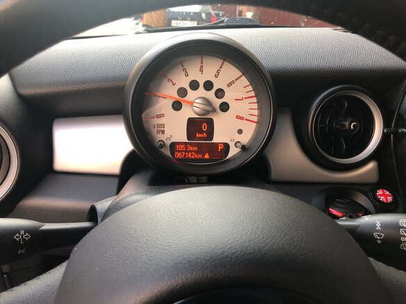 2011 Mini Hatch One II (R56) Рестайлинг, белый - вид 8