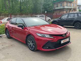 2021 Toyota Camry VIII (XV70) Рестайлинг, красный, 3550000 рублей, вид 2