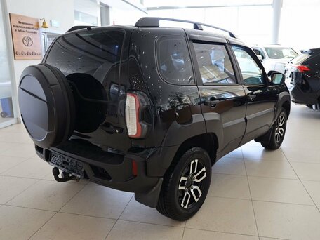 2023 Lada (ВАЗ) Niva Travel I, чёрный, 1120000 рублей, вид 5