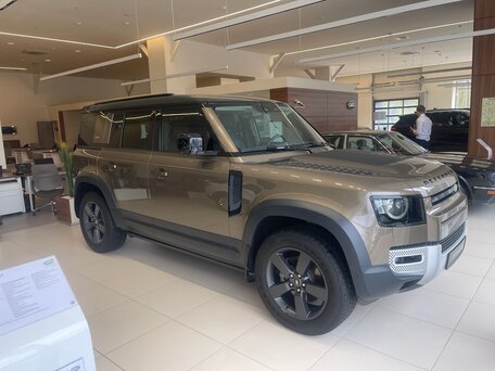 2021 Land Rover Defender 110 II, коричневый, 8500000 рублей, вид 2