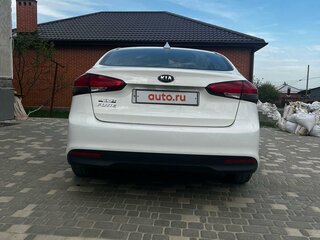 2017 Kia Forte II Рестайлинг, белый, 1300000 рублей, вид 3