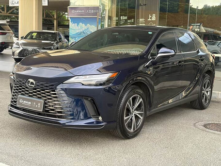 Lexus RX V