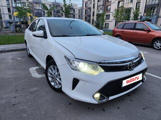 2017 Toyota Camry VII (XV50) Рестайлинг 2, белый, 1545000 рублей, вид 2