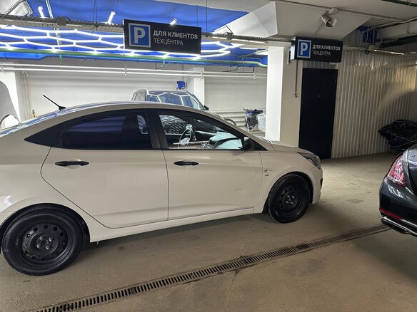 2014 Hyundai Solaris I Рестайлинг, бежевый, 550000 рублей - вид 3