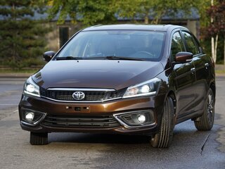 2022 Toyota Belta II, коричневый, 1990000 рублей, вид 2