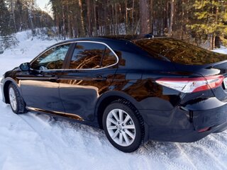 2020 Toyota Camry VIII (XV70), чёрный, 3360000 рублей, вид 4