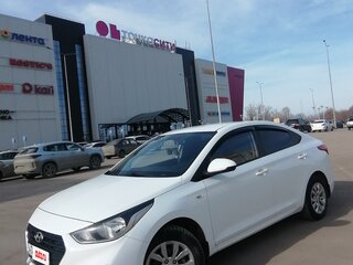 2017 Hyundai Solaris II, белый, 1200000 рублей, вид 2