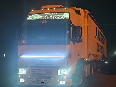 1998 Volvo FH, белый, 3000000 рублей, вид 2