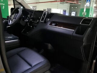 2021 Toyota Granvia II, чёрный, 8400000 рублей, вид 4