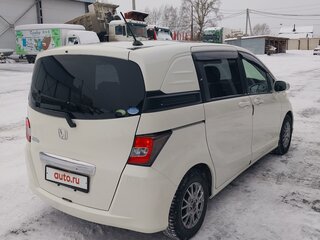 2012 Honda Freed I Рестайлинг, белый, 1260000 рублей, вид 4